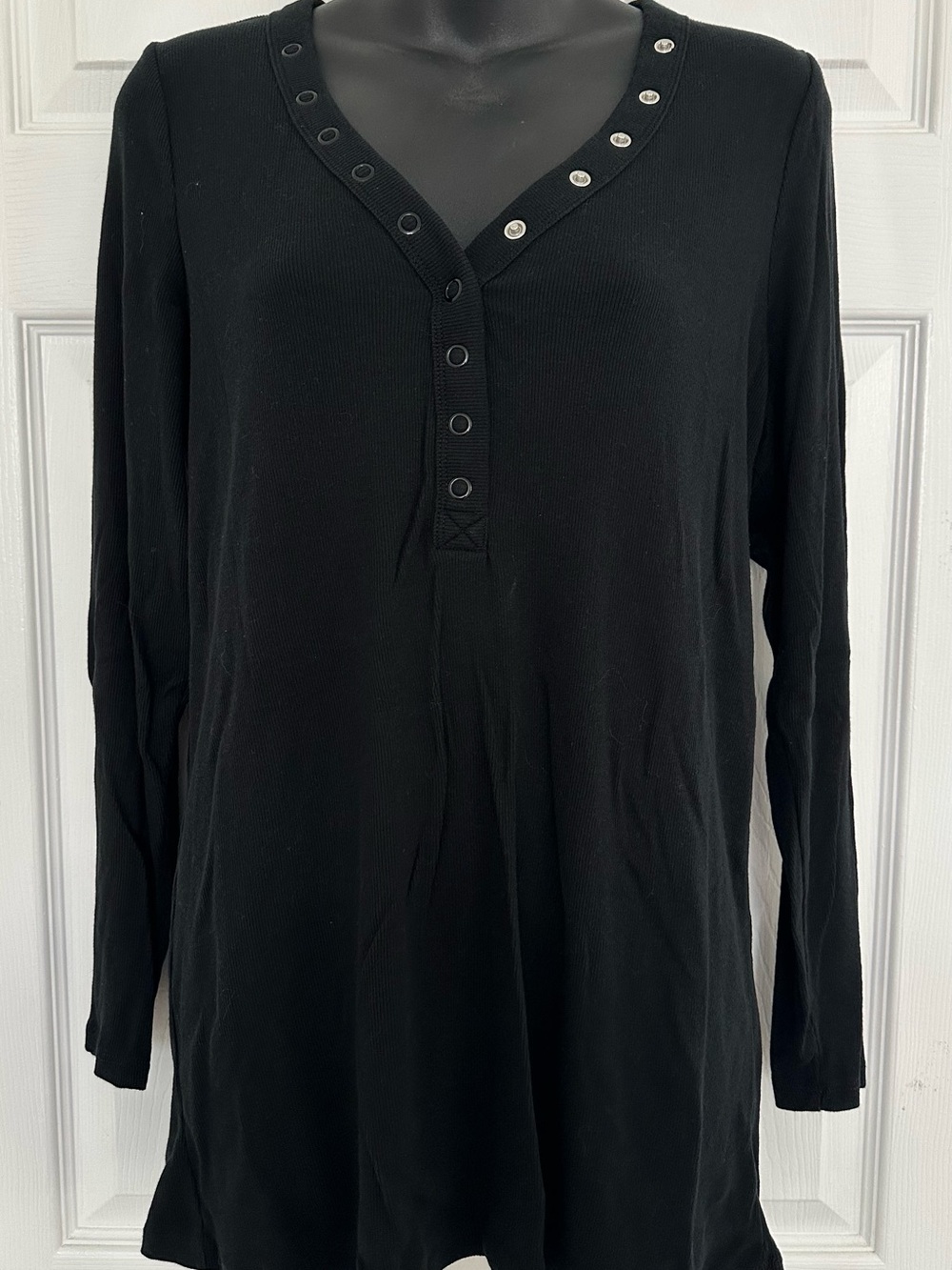 torrid Black Long-Sleeve V-Neck Snap-Trim Top